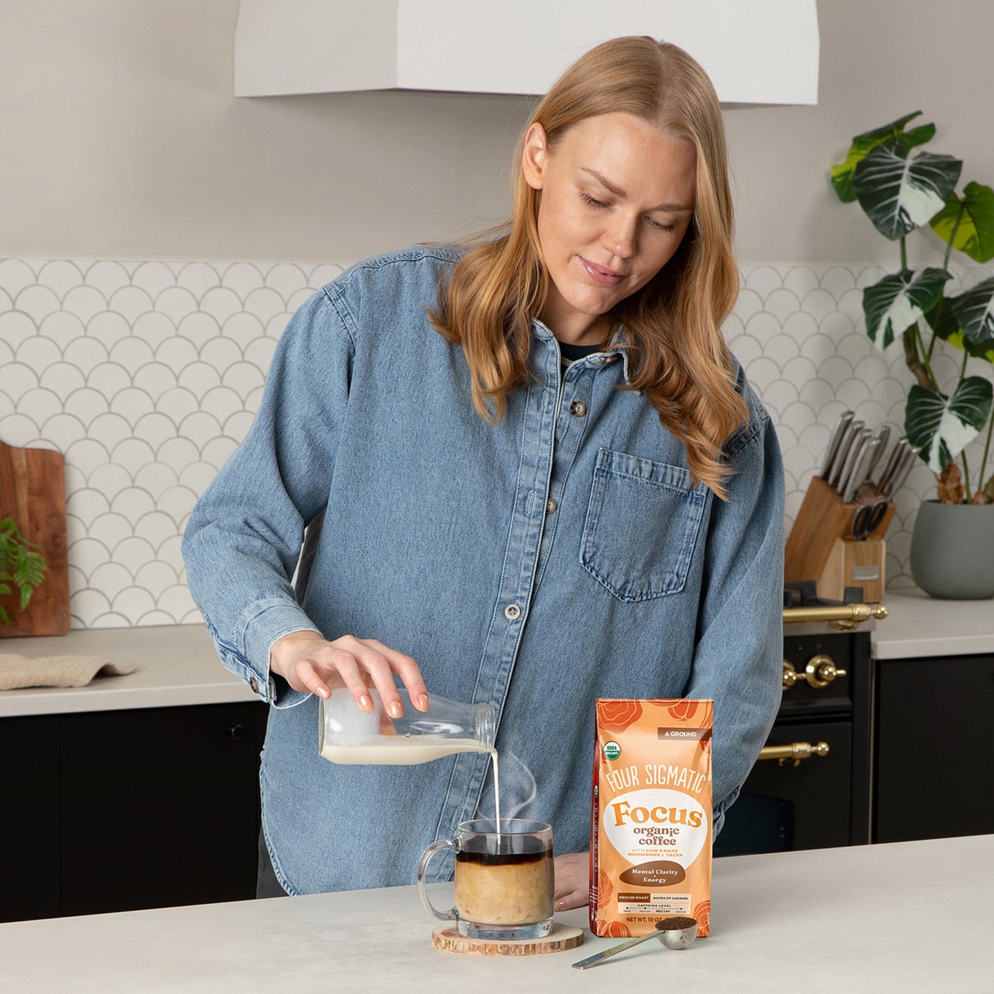 focus-ground-coffee-medium-q6 focus-ground-medium-lifestyle2.jpg